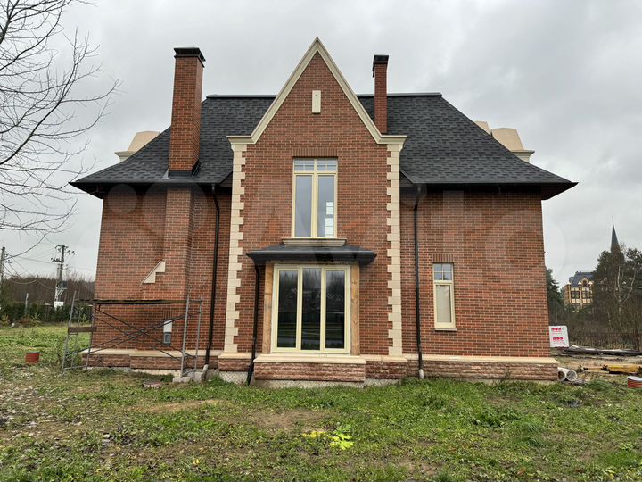 Коттедж 217 м² на участке 10 сот.