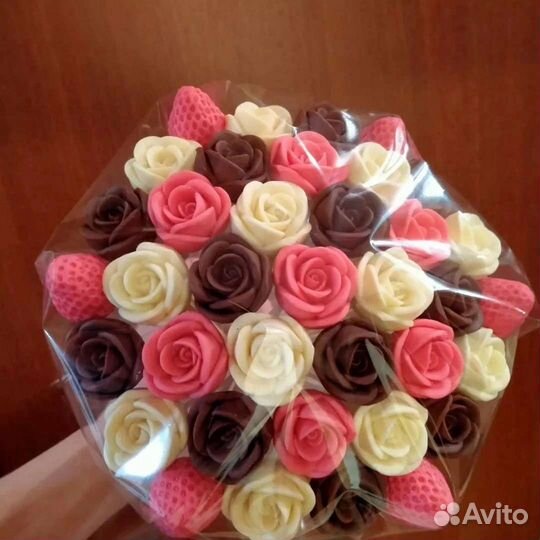 Сладкие букеты из шоколада