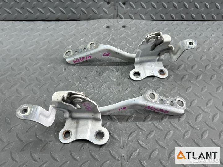 Петля капота toyota aqua