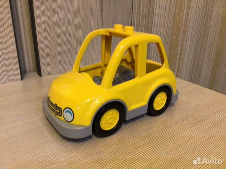 Машинка от конструктора Lego Duplo