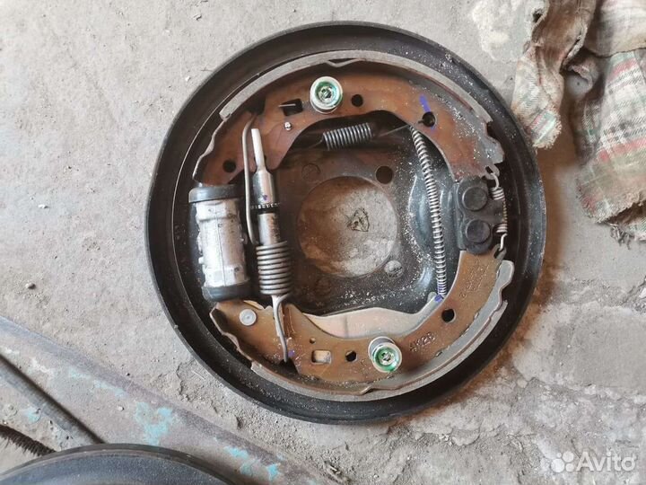 Тормозные колодки задние Toyota Ractis