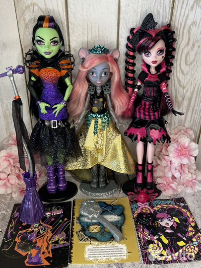 Монстер Хай Каста, Мауседес, Дракулаура