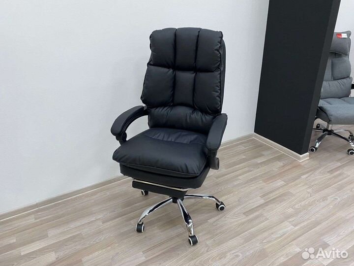 Офисное кресло руководителя