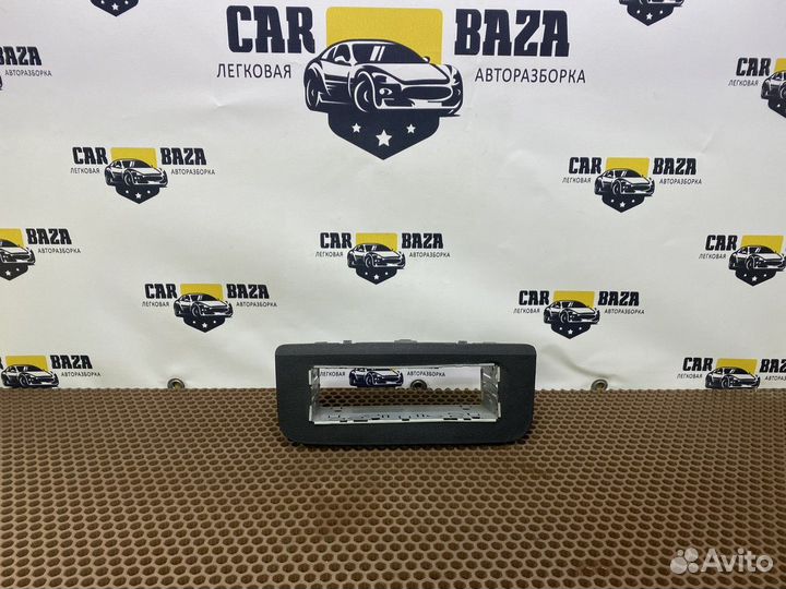 Рамка под магнитофон Skoda Fabia