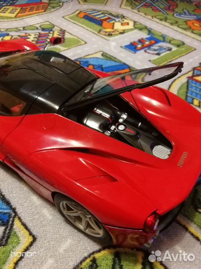 Модель la Ferrari 1:8