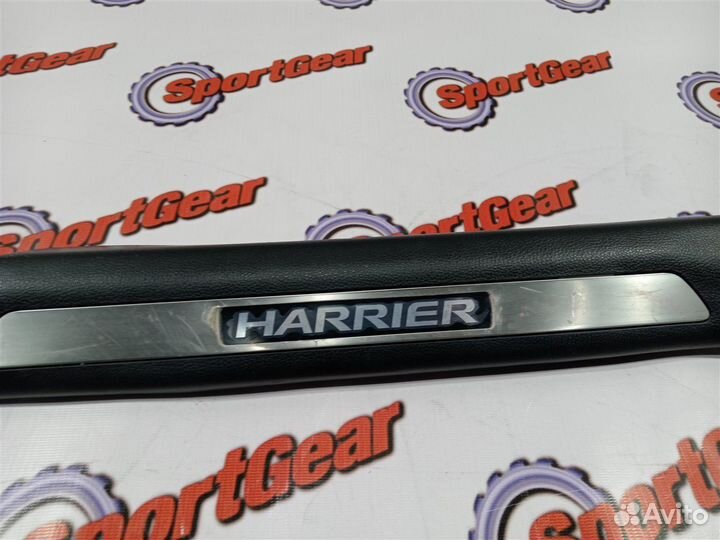 Порожек салона передний левый Toyota Harrier