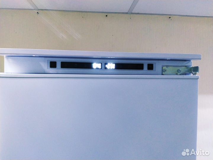 Встраиваемый холодильник