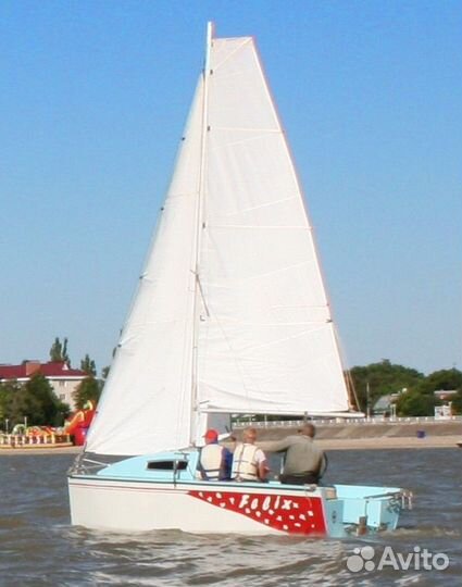 Парусная яхта