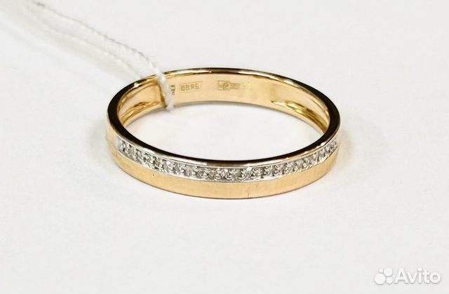 Золотое обручальное кольцо с камнем 17,5р