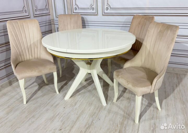 Стол и стулья