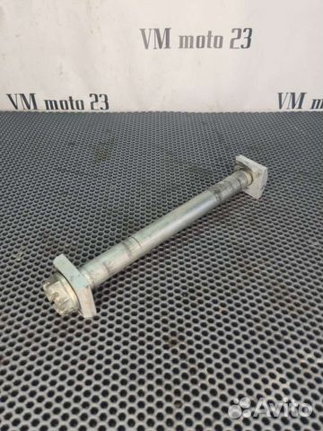 Ось заднего колеса Suzuki gsx-r 1300 Hayabusa