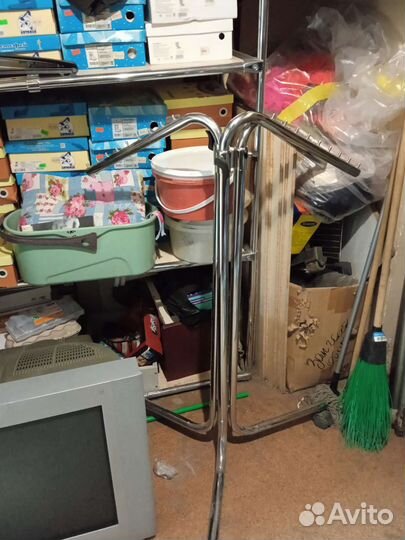 Вешало трехрожковое напольное