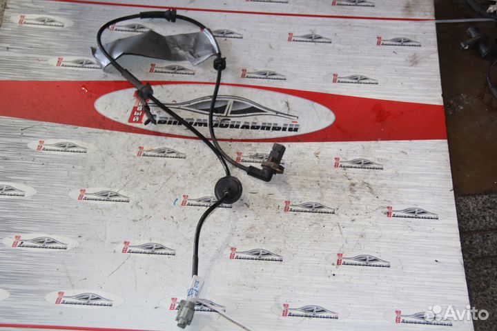 Датчик ABS перед право c Nissan Wingroad WFY11 QG1