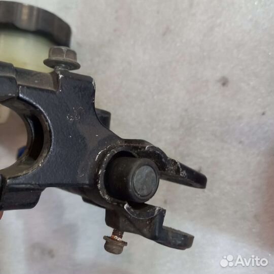 Тормозная машинка передняя Yamaha YZF R1 98-01