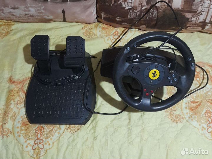 Игровой руль с педалями thrustmaster