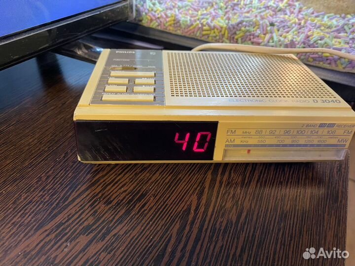 Philips electronic clock radio d 3040