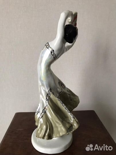 Статуэтка Лоз, балерина с веером
