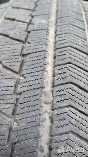 Bridgestone Blizzak VRX 215/45 R17