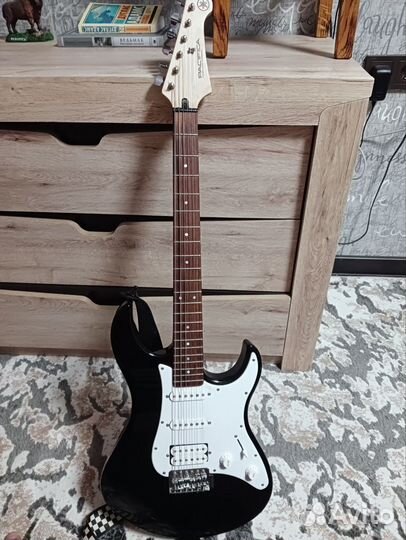 Электро гитара yamaha pacifica 012