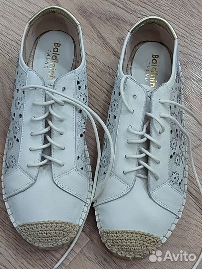 Кроссовки женские оригинальные размер 39