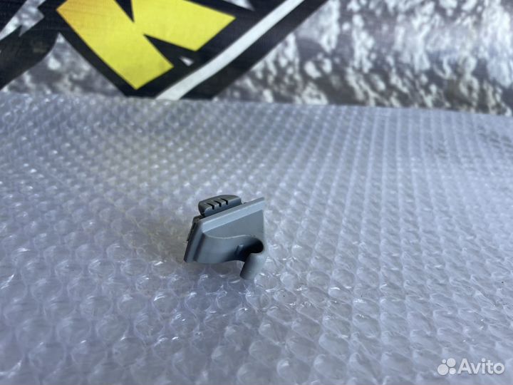 Крючок солнцезащитного козырька Colt Кольт Z3