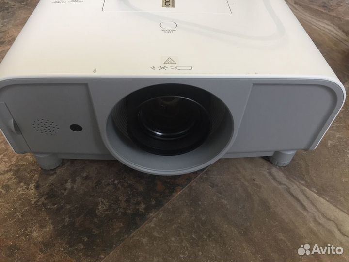 Sanyo PLS-XT21 проектор