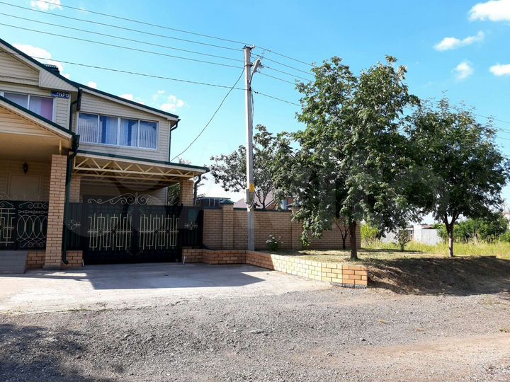 Коттедж 530 м² на участке 10 сот.