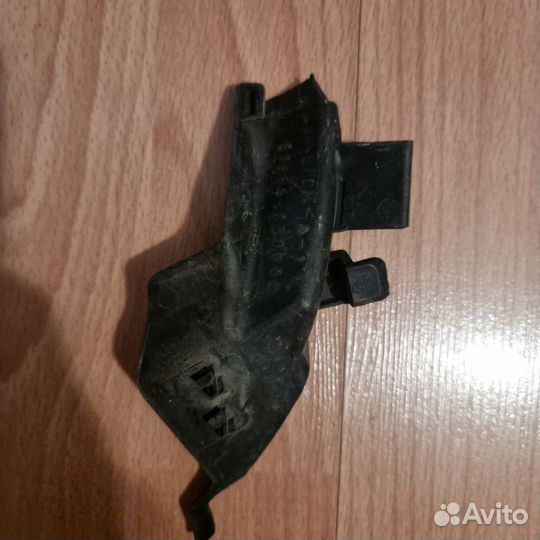 Уплотнитель лобового уголок жабо Toyota Lexus