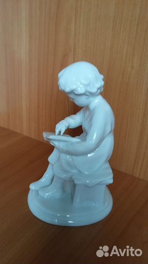 СССР 1960е Юный Ленин с книгой статуэтка фарфор
