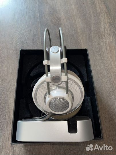 AKG K-701