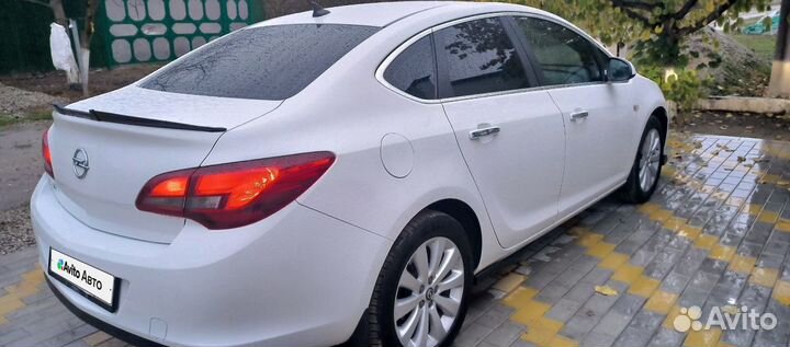 Opel Astra 1.6 AT, 2013, битый, 115 000 км