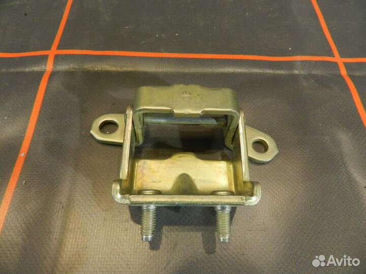 Петля двери задней правой - Nissan Pathfinder R51