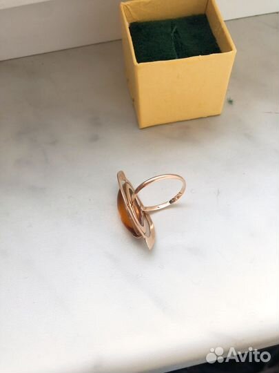 Золотое кольцо с янтарем СССР