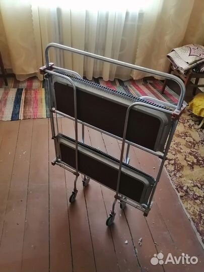 Сервировочный столик