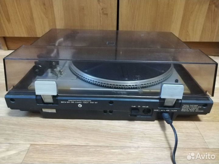 Проигрыватель винила Вега 110