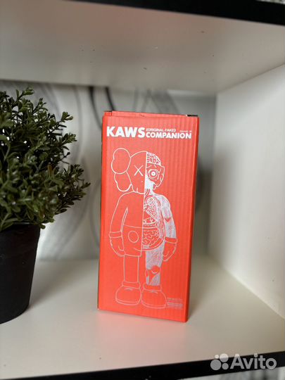 Коллекционные фигурки kaws