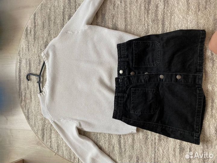 Юбка джинсовая и Белый свитер Bershka