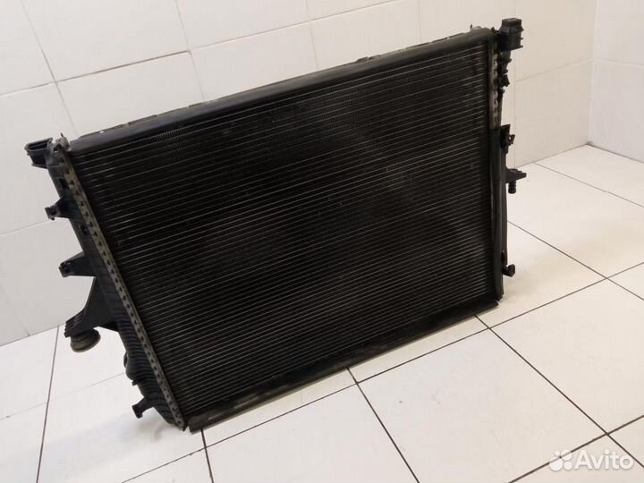 Радиатор охлаждения двигателя Audi Q7 4LB