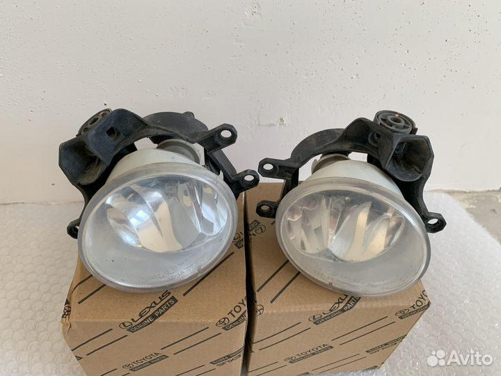 Фары противотуманные Toyota Corolla E180