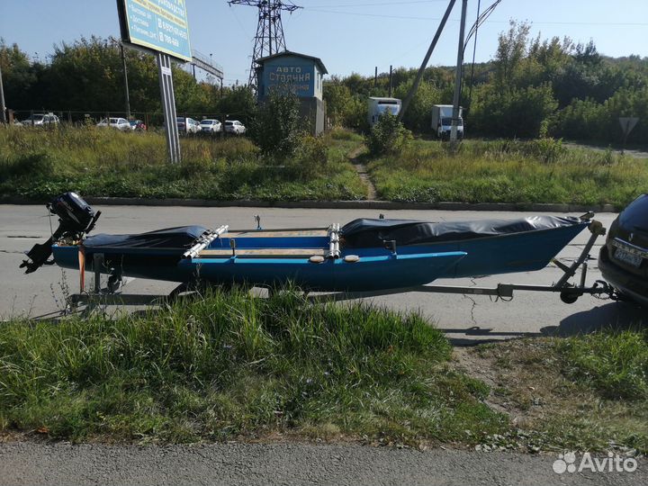 Парусно-гребной тримаран 