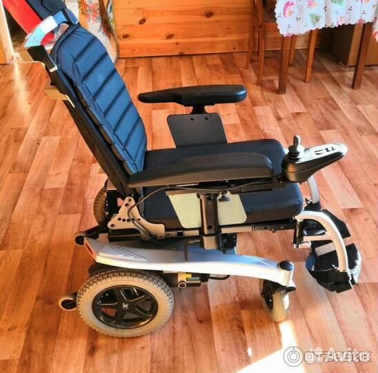 Инвалидная коляска с электроприводом