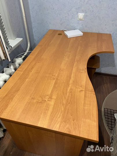 Письменный стол