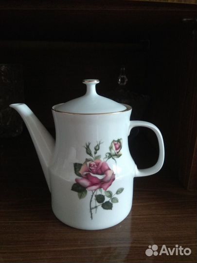 Сервиз столовый, тарелки, чашки