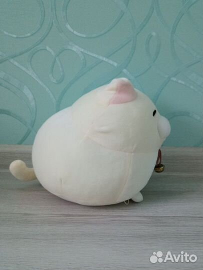 Японский котик с бубенчиком