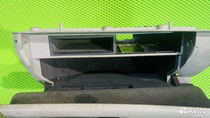 Бардачок Audi A8 D3 2002-2010