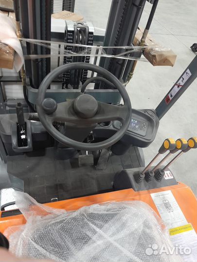 Погрузчик электрический 2 т 4,5 м