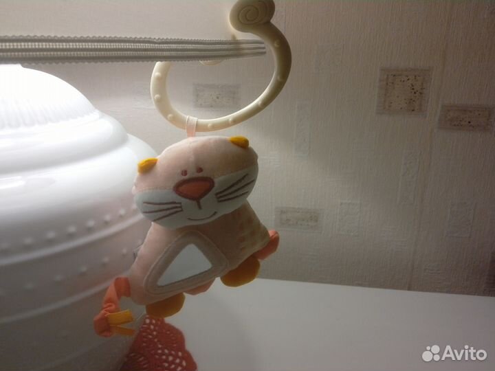 Котик в кроватку малышки