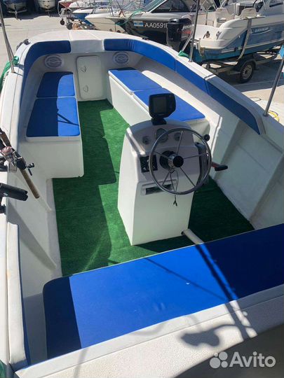 Морские прогулки, рыбалка в море с катера, купание