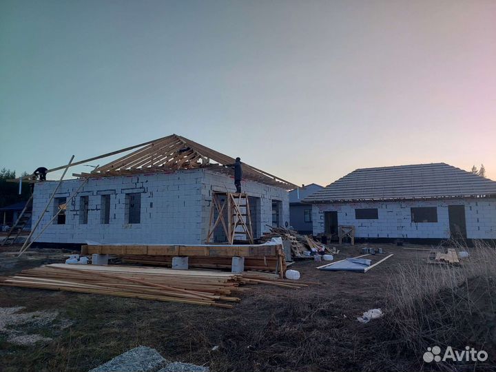 Бригада строителей