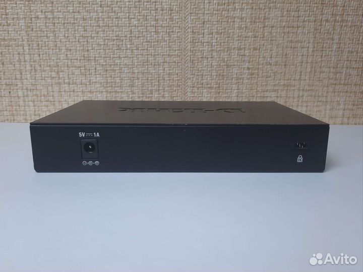 Коммутатор D-Link DES-1008D